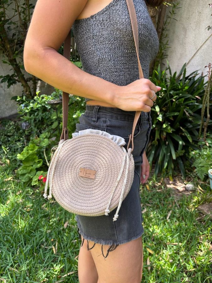 CARTERA REDONDA CON BOLSA